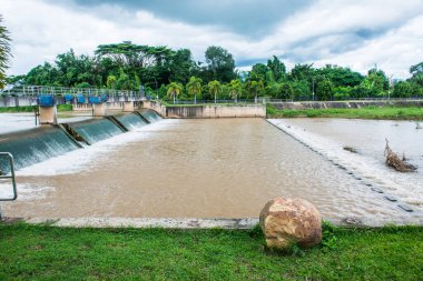 Weir, Tayland 'ın Lampang bölgesinde..