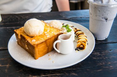 Beyaz Bulaşık, Tayland 'da Ballı Tost.