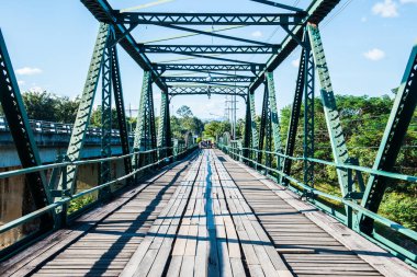 Mae Hong Son bölgesindeki anıt köprü, Tayland.