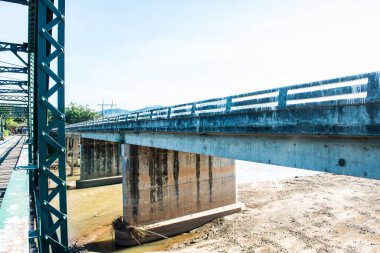 Mae Hong Son bölgesindeki anıt köprü, Tayland.