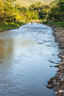 Mae Hong Son bölgesindeki Pai Nehri, Tayland.