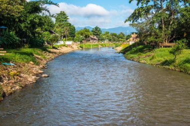 Tayland, Mae Hong Son bölgesinde Pai nehri ve doğal manzara.