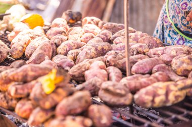 Izgara tatlı patates, Tayland.