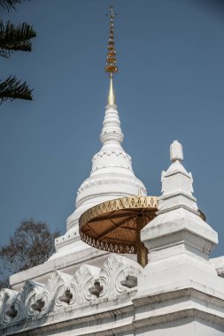 Tayland 'ın Nan şehrinde beyaz pagoda.