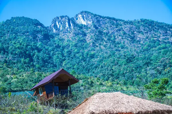 Pequeña Casa Con Fondo Montaña Tailandia — Foto de Stock