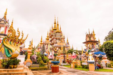 Tayland 'daki Huai Sai Khao Tapınağı' ndaki güzel bina..