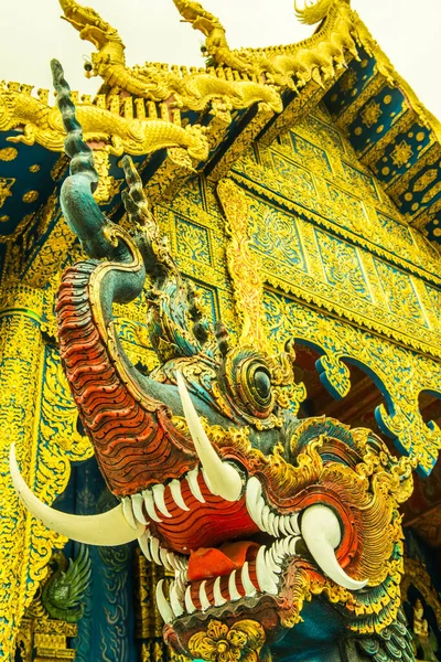 Naga 'nın Tayland' daki Rong Sua On Tapınağı 'ndaki sanat eserleri..