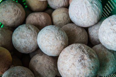 Bir grup mermer top Loknimit, Tayland 'a hazırlanıyor.