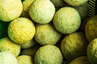 Bir grup mermer top Loknimit, Tayland 'a hazırlanıyor.