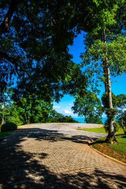 Dağ manzaralı helikopter pisti, Chiang Rai vilayeti..