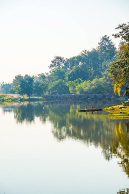 Tayland 'ın Chiangmai ilindeki Huay Tueng Tao gölünün manzara manzarası.