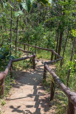 Pha Chau Kanyonu, Tayland 'a merdiven..
