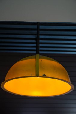 Tayland 'da beyaz tabakta balık bifteği.