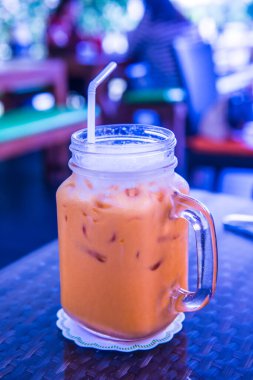 Modern Cam, Tayland 'da Buzlu Süt Çayı.