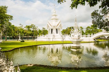 Tayland 'daki Rong Khun tapınağının manzarası..
