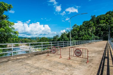 Somut yol Kiew Lom barajı, Tayland