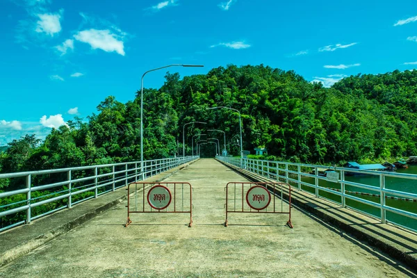 Somut yol Kiew Lom barajı, Tayland