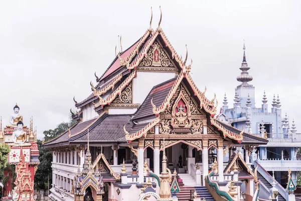 Tayland 'daki Huai Sai Khao Tapınağı' ndaki güzel kilise..