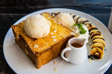 Beyaz Bulaşık, Tayland 'da Ballı Tost.