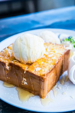 Beyaz Bulaşık, Tayland 'da Ballı Tost.