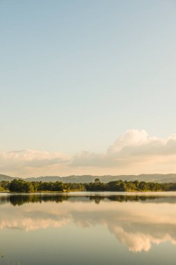 Mae Tam rezervuarının manzara görüntüsü, Tayland.