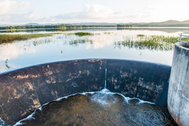 Mae Tam rezervuarının manzara görüntüsü, Tayland.