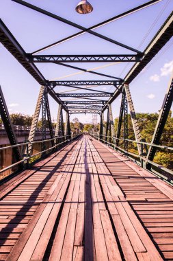 Mae Hong Son bölgesindeki anıt köprü, Tayland.