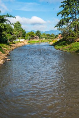 Tayland, Mae Hong Son bölgesinde Pai nehri ve doğal manzara.