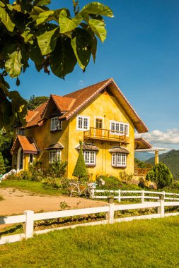 Pai City, Tayland 'daki sarı ev..