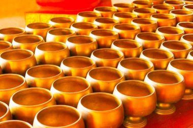 Bağış için bir grup bağış kasesi, Tayland.