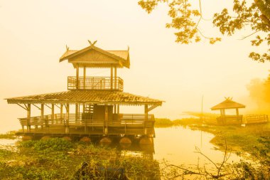 Phayao Gölü veya Kwan Phayao, Tayland 'da kış mevsiminde.
