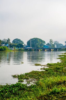 Tayland 'da kış mevsiminde Phayao Gölü' nün yanındaki şehir..