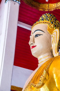 Hua Wiang Tai tapınağındaki güzel beyaz Buda, Tayland.