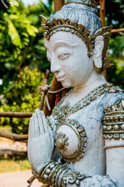 Tanrı heykeli yenileniyor, Tayland.