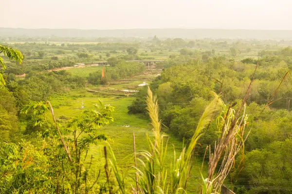 Mae Ngat Somboon Chon Barajı, Tayland.