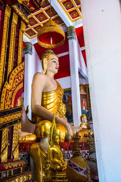 Hua Wiang Tai tapınağındaki güzel beyaz Buda, Tayland.