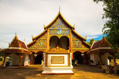Thai stili kilise Phra Nang Din tapınağı, Tayland.