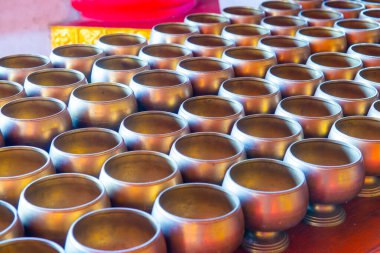 Bağış için bir grup bağış kasesi, Tayland.