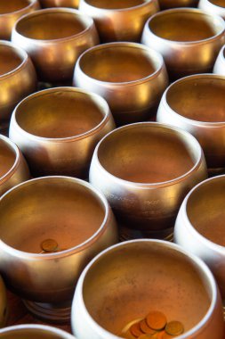 Bağış için bir grup bağış kasesi, Tayland.