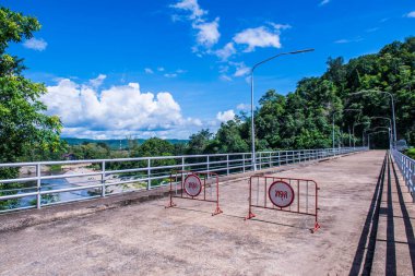 Somut yol Kiew Lom barajı, Tayland