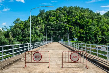 Somut yol Kiew Lom barajı, Tayland