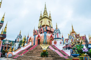 Tayland 'daki Huai Sai Khao Tapınağı' ndaki güzel bina..