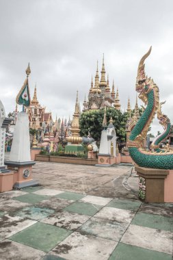Tayland 'daki Huai Sai Khao Tapınağı' ndaki güzel bina..