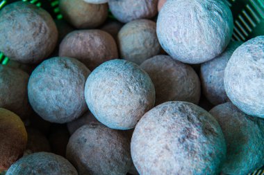 Bir grup mermer top Loknimit, Tayland 'a hazırlanıyor.