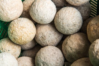 Bir grup mermer top Loknimit, Tayland 'a hazırlanıyor.