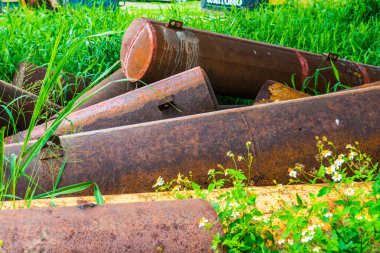 Tayland 'da bir grup çelik duba..