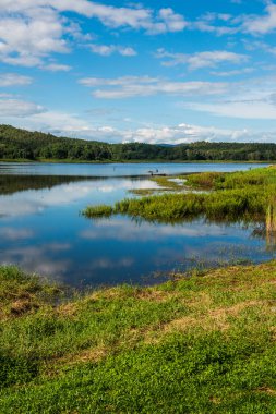Mae Puem rezervuarının manzara görüntüsü, Tayland.