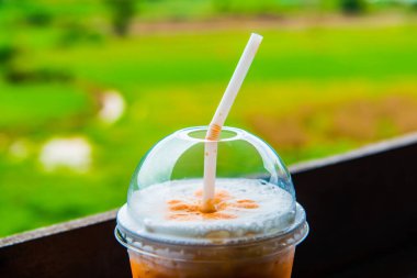 Plastik Bardakta Buzlu Süt Çayı Doğal Görüş, Tayland.