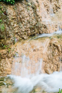 Su doğada akıyor, Tayland 'da