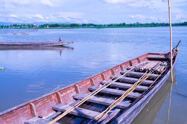 Tayland, Kwan Phayao Gölü 'ndeki yerli Tayland teknesi..